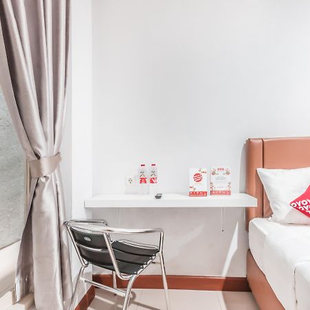 Oyo 1555 Unik Guesthouse Syariah Джакарта Екстер'єр фото