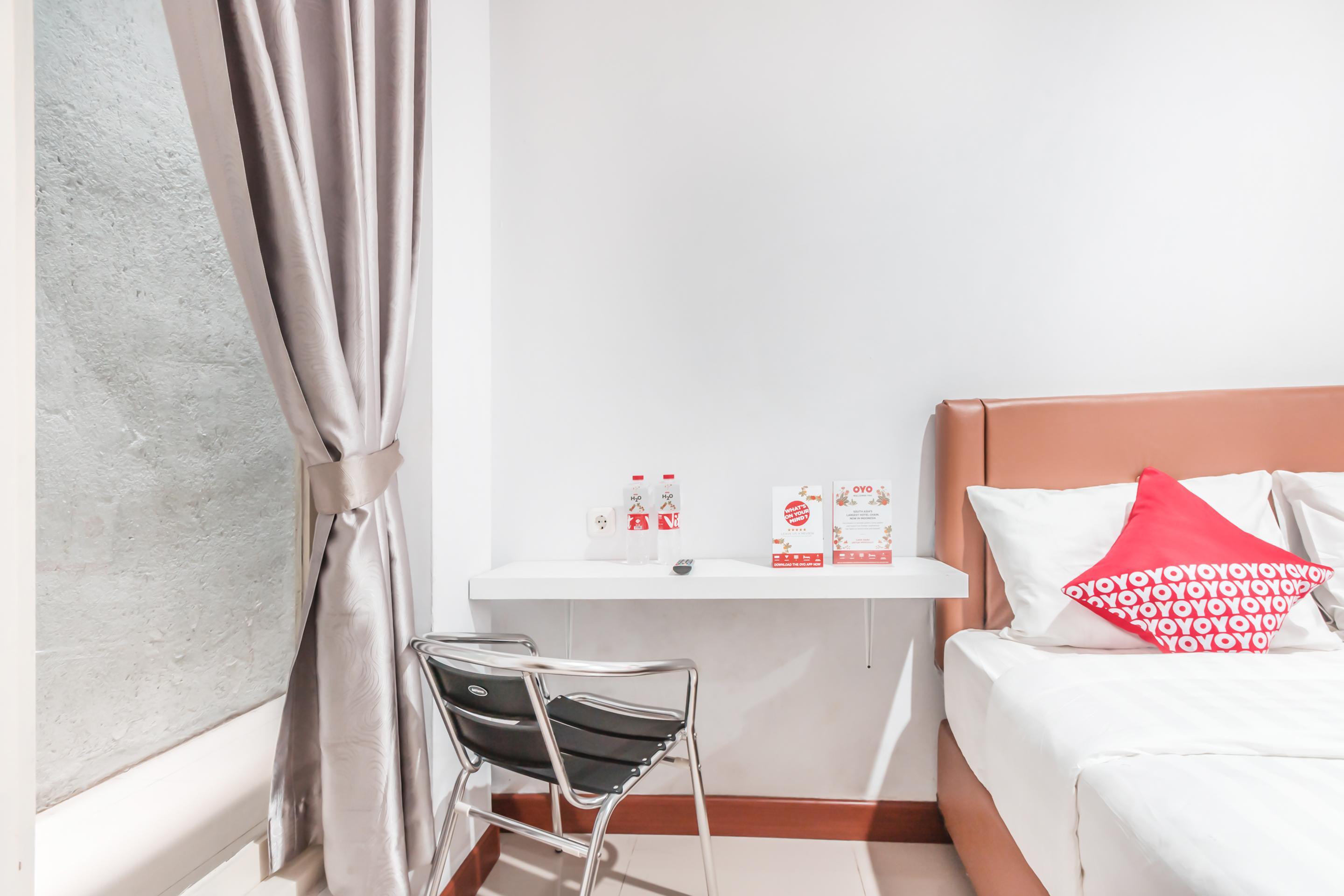 Oyo 1555 Unik Guesthouse Syariah Джакарта Екстер'єр фото