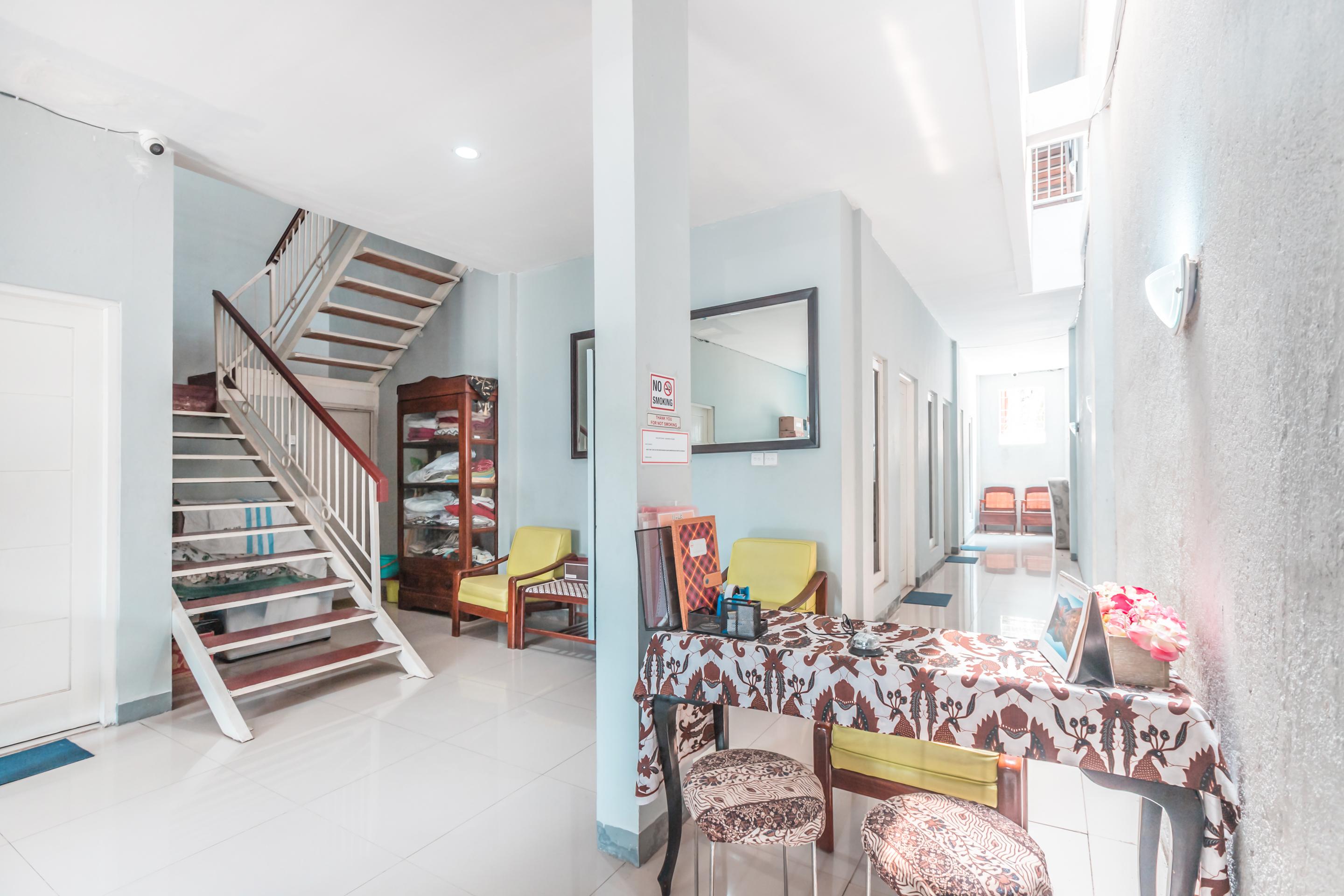 Oyo 1555 Unik Guesthouse Syariah Джакарта Екстер'єр фото