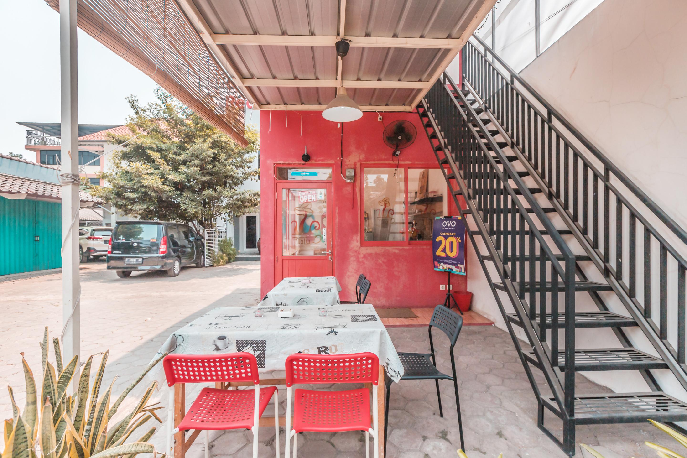 Oyo 1555 Unik Guesthouse Syariah Джакарта Екстер'єр фото