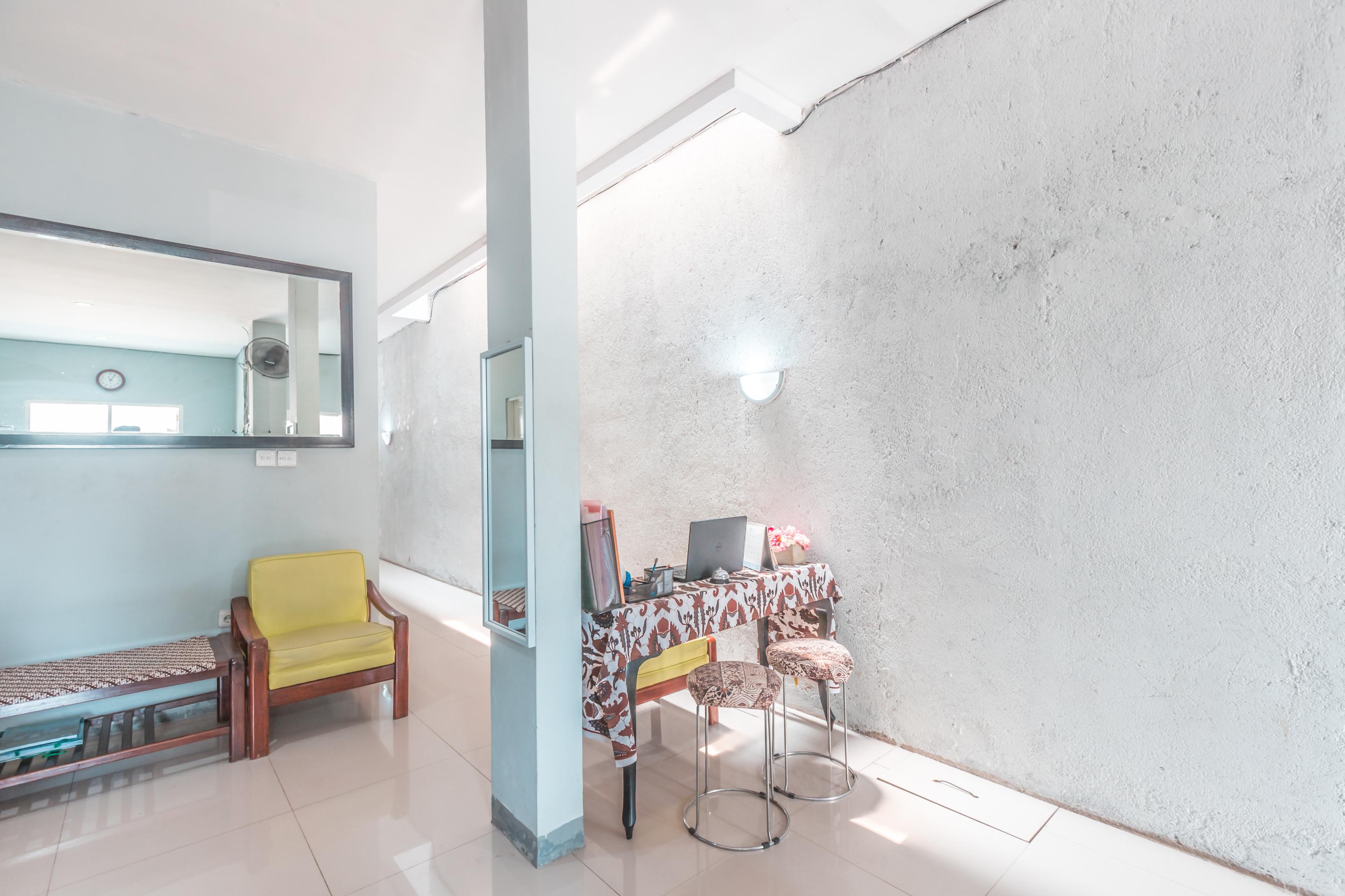 Oyo 1555 Unik Guesthouse Syariah Джакарта Екстер'єр фото