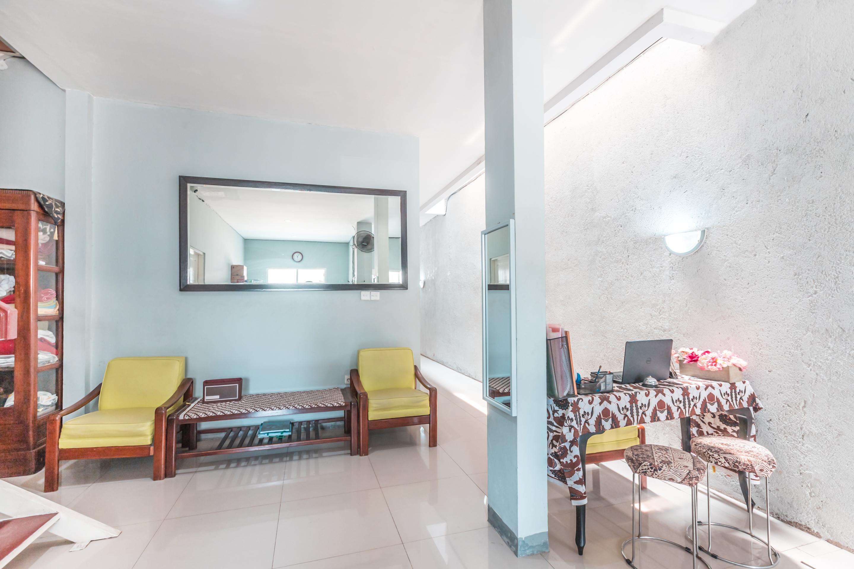 Oyo 1555 Unik Guesthouse Syariah Джакарта Екстер'єр фото
