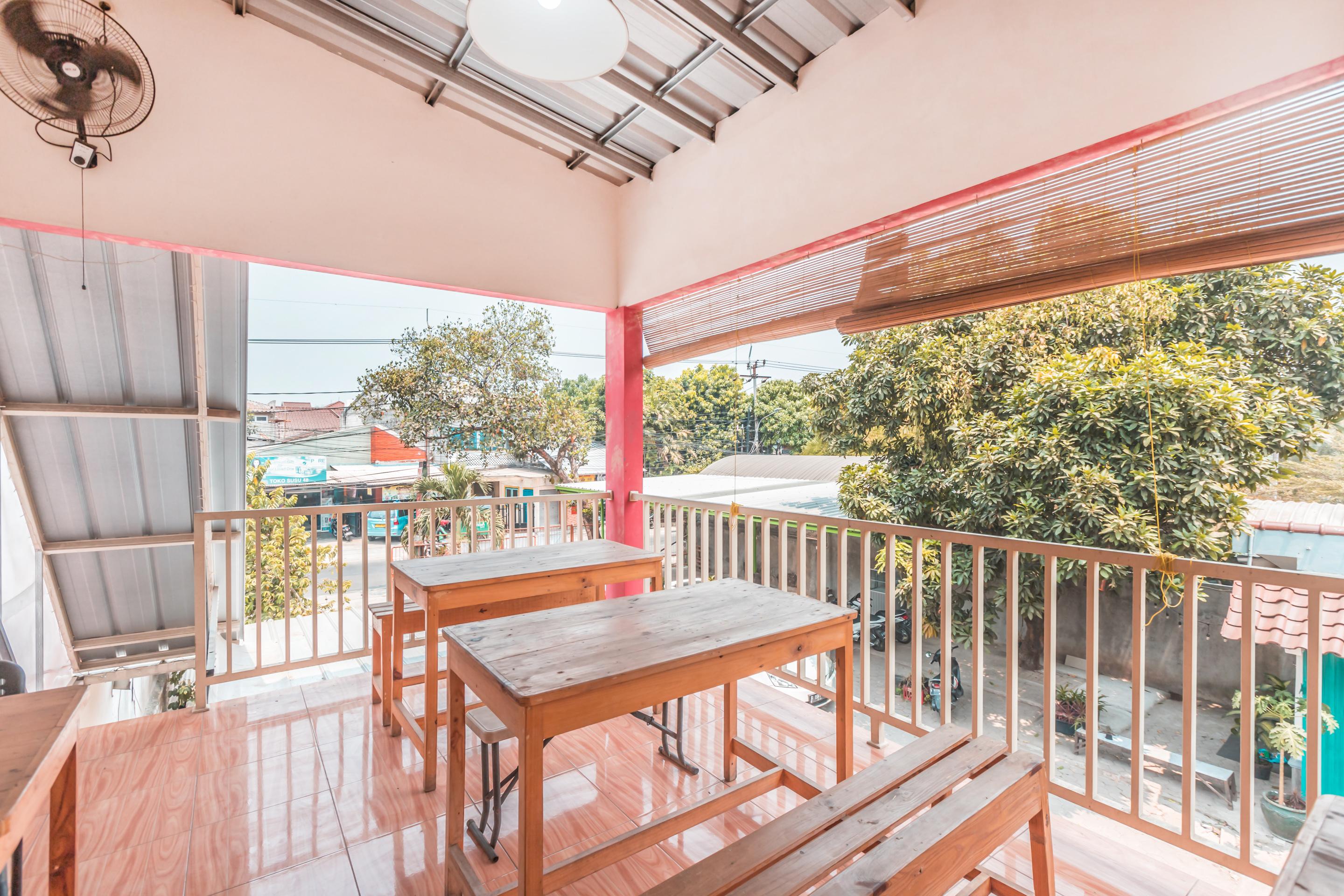 Oyo 1555 Unik Guesthouse Syariah Джакарта Екстер'єр фото
